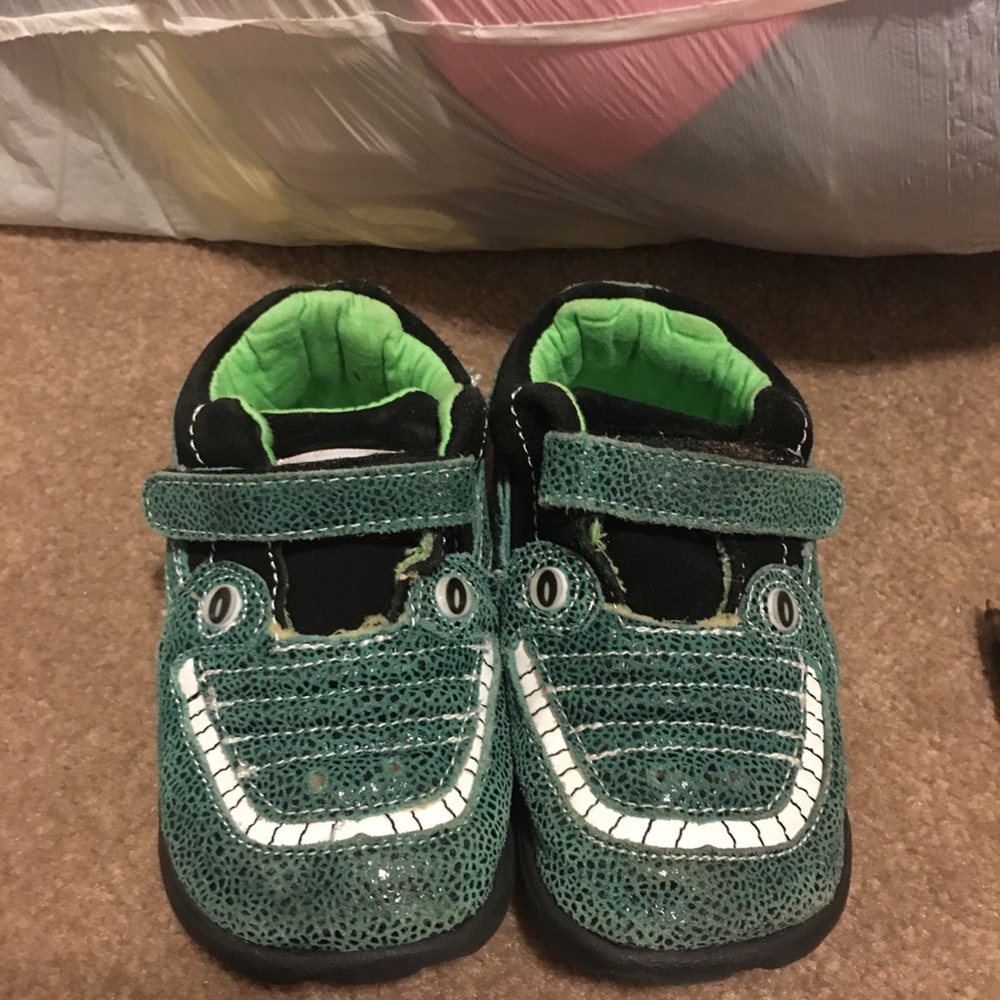 Zooligans crocodile shoes size 8